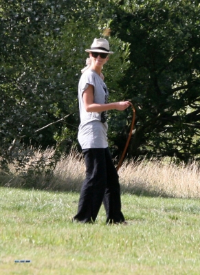 Sarah_Harding_and_Tom_Crane_seen_taking_their_dog_for_a_walk_310709_31.jpg