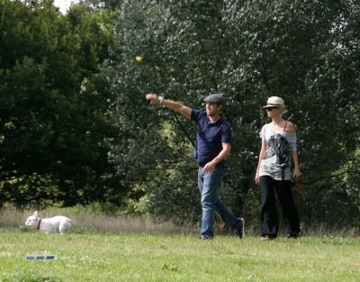 Sarah_Harding_and_Tom_Crane_seen_taking_their_dog_for_a_walk_310709_34.jpg