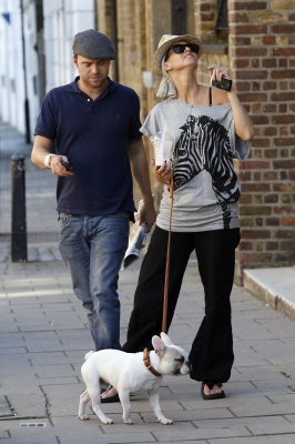 Sarah_Harding_and_Tom_Crane_seen_taking_their_dog_for_a_walk_310709_47.jpg