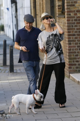 Sarah_Harding_and_Tom_Crane_seen_taking_their_dog_for_a_walk_310709_51.jpg