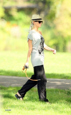 Sarah_Harding_and_Tom_Crane_seen_taking_their_dog_for_a_walk_310709_87.jpg