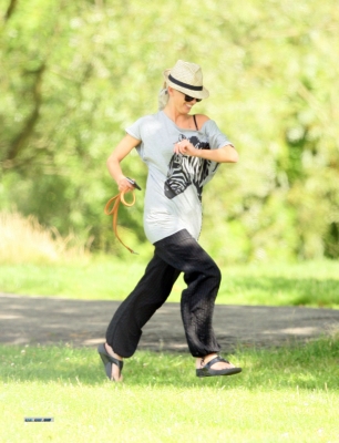 Sarah_Harding_and_Tom_Crane_seen_taking_their_dog_for_a_walk_310709_89.jpg