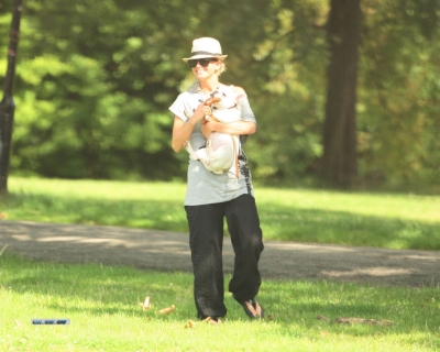Sarah_Harding_and_Tom_Crane_seen_taking_their_dog_for_a_walk_310709_91.jpg
