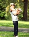 Имя файла=Sarah_Harding_and_Tom_Crane_seen_taking_their_dog_for_a_walk_310709_84.jpg
Размер файла=330КБ
Размеры=1499x1949
Дата=Март 09, 2012 Sarah_Harding_and_Tom_Crane_seen_taking_their_dog_for_a_walk_310709_84.jpg
