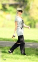 Имя файла=Sarah_Harding_and_Tom_Crane_seen_taking_their_dog_for_a_walk_310709_87.jpg
Размер файла=346КБ
Размеры=1499x2422
Дата=Март 09, 2012 Sarah_Harding_and_Tom_Crane_seen_taking_their_dog_for_a_walk_310709_87.jpg