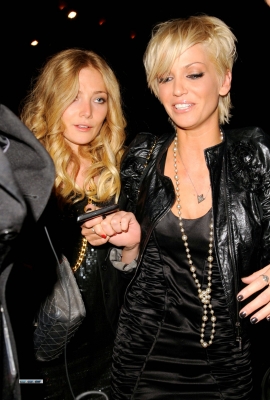 Sarah_Harding_leaving_Mahiki_300709_18.jpg