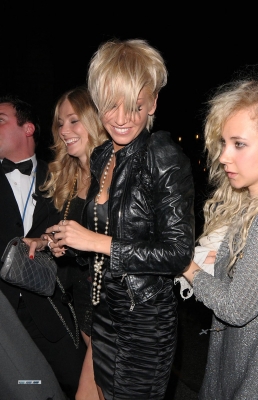 Sarah_Harding_leaving_Mahiki_300709_62.jpg