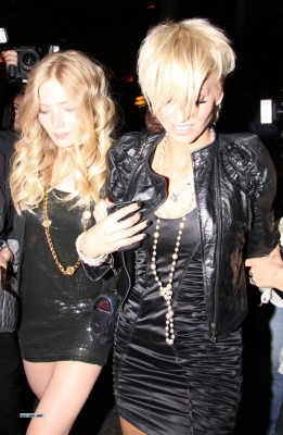 Sarah_Harding_leaving_Mahiki_300709_73.jpg