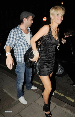 Sarah_Harding_leaving_Mahiki_300709_87.jpg