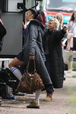 Sarah_Harding_on_the_set_for_St_Trinians_290709_3.jpg