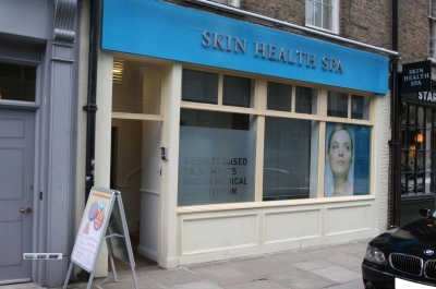 Sarah_Harding_seen_arriving_at_Skin_Health_Spa_300709_9.jpg