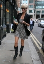 Sarah_Harding_seen_arriving_at_Skin_Health_Spa_300709_5.jpg