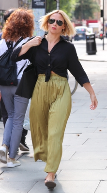 Kimberley_Walsh_arrives_at_Build_Series_London_to_discuss_new_West_End_show__Big__01_08_19_283729.jpg