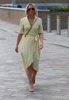 Kimberley_Walsh_shows_stunning_figure_in_printed_dress_while_she_exits_Sunday_Brunch_TV_studios_in_London_01_09_19_281029.jpg