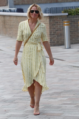 Kimberley_Walsh_shows_stunning_figure_in_printed_dress_while_she_exits_Sunday_Brunch_TV_studios_in_London_01_09_19_28429.jpg