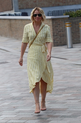 Kimberley_Walsh_shows_stunning_figure_in_printed_dress_while_she_exits_Sunday_Brunch_TV_studios_in_London_01_09_19_28829.jpg