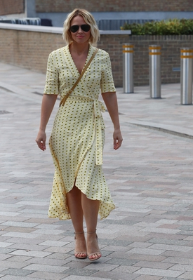 Kimberley_Walsh_shows_stunning_figure_in_printed_dress_while_she_exits_Sunday_Brunch_TV_studios_in_London_01_09_19_28929.jpg