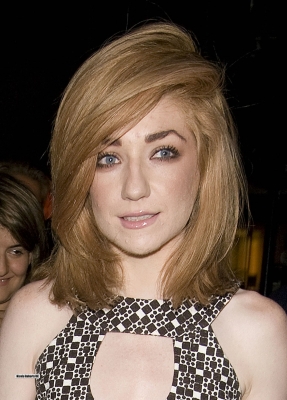 Nicola_Roberts_arriving_at_Mayfair_hotel_050809_19.jpg