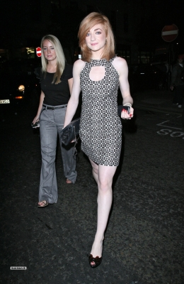 Nicola_Roberts_arriving_at_Mayfair_hotel_050809_47.jpg