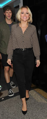 Kimberley_Walsh_seen_leaving_the_Dominion_theatre_10_09_19_285229.jpg