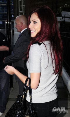 Cheryl_Cole_leaves_The_Punch_Bowl_in_London_70809_25.jpg