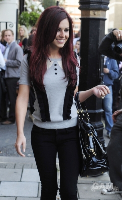 Cheryl_Cole_leaves_The_Punch_Bowl_in_London_70809_7.jpg