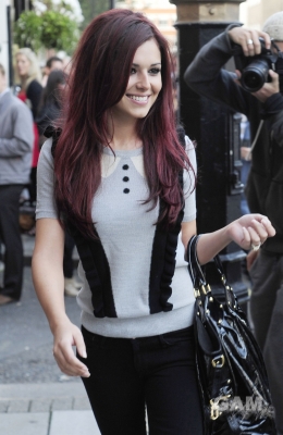 Cheryl_Cole_leaves_The_Punch_Bowl_in_London_70809_8.jpg