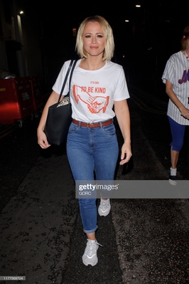 Kimberley_Walsh_seen_leaving_the_Dominion_theatre_after_performing_in_Big_the_Musical_27_09_19_28629.jpg