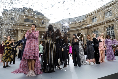 L_Oreal_Paris__PFW_fashion_show_at_the_Paris_Mint_in_Paris2C_France_28_09_19_2811429.jpg