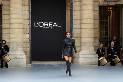 L_Oreal_Paris__PFW_fashion_show_at_the_Paris_Mint_in_Paris2C_France_28_09_19_2820129.jpg