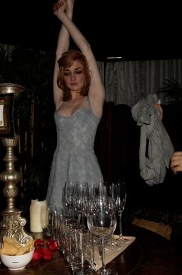 Nicola_and_Sarah_inside_Gilgamesh_060809_18.jpg