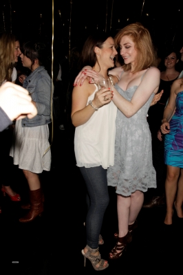 Nicola_and_Sarah_inside_Gilgamesh_060809_37.jpg