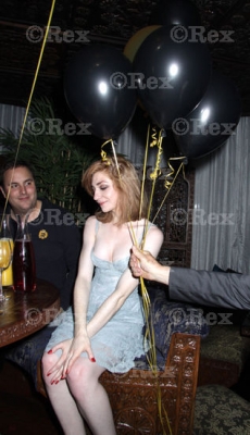 Nicola_and_Sarah_inside_Gilgamesh_060809_64.jpg
