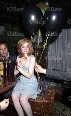 Nicola_and_Sarah_inside_Gilgamesh_060809_66.jpg