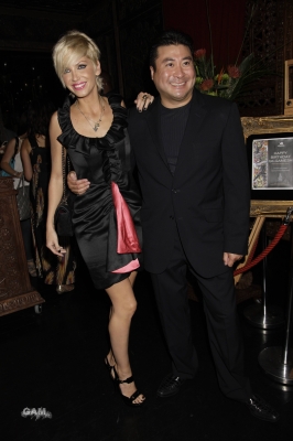 Nicola_and_Sarah_inside_Gilgamesh_060809_9.jpg