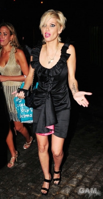 Sarah_Harding_leaving_Gilgamesh_restaurant_60809_14.jpg