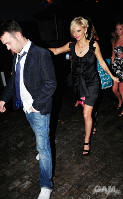 Sarah_Harding_leaving_Gilgamesh_restaurant_60809_16.jpg