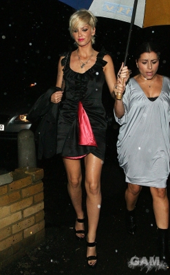 Sarah_Harding_leaving_Gilgamesh_restaurant_60809_33.jpg