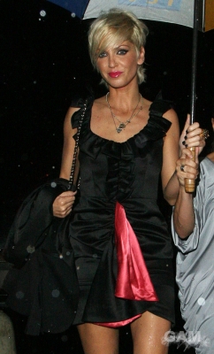 Sarah_Harding_leaving_Gilgamesh_restaurant_60809_35.jpg