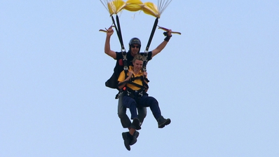 Episode_1_Stills_-_Skydive_17_11_19_281129.jpg