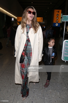 Nadine_Coyle_arrives_back_at_Heathrow_Airport_after_the_2019_series_of_I_m_A_Celebrity_Get_Me_Out_Of_Here_11_12_19_282829.jpg