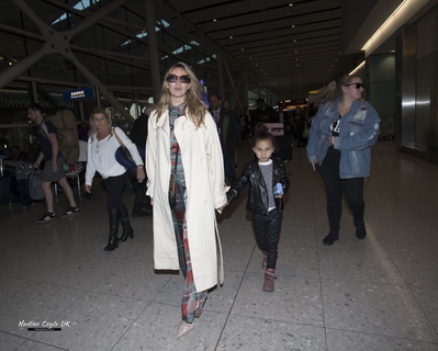 Nadine_Coyle_arrives_back_at_Heathrow_Airport_after_the_2019_series_of_I_m_A_Celebrity_____Get_Me_Out_Of_Here_11_12_19_281229.jpg