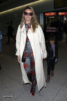 Nadine_Coyle_arrives_back_at_Heathrow_Airport_after_the_2019_series_of_I_m_A_Celebrity_____Get_Me_Out_Of_Here_11_12_19_281329.jpg