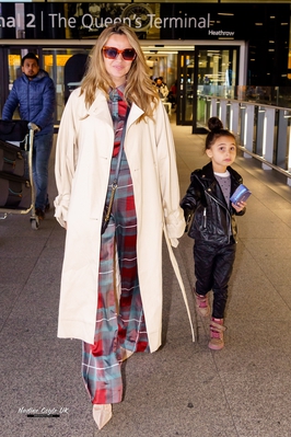 Nadine_Coyle_arrives_back_at_Heathrow_Airport_after_the_2019_series_of_I_m_A_Celebrity_____Get_Me_Out_Of_Here_11_12_19_282329.jpg