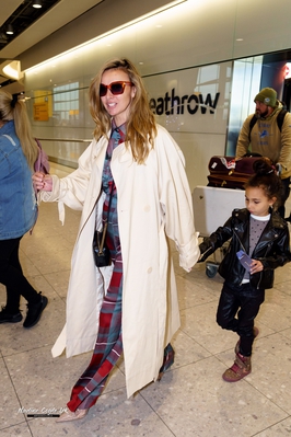 Nadine_Coyle_arrives_back_at_Heathrow_Airport_after_the_2019_series_of_I_m_A_Celebrity_____Get_Me_Out_Of_Here_11_12_19_282529.jpg