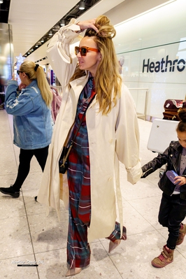 Nadine_Coyle_arrives_back_at_Heathrow_Airport_after_the_2019_series_of_I_m_A_Celebrity_____Get_Me_Out_Of_Here_11_12_19_282629.jpg