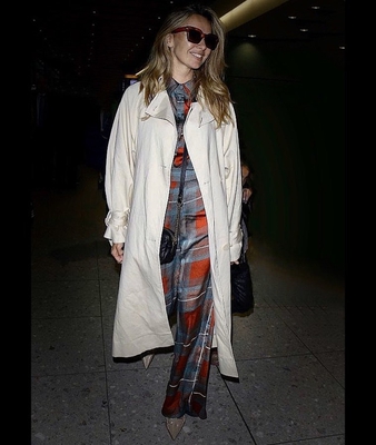 Nadine_Coyle_arrives_back_at_Heathrow_Airport_after_the_2019_series_of_I_m_A_Celebrity_____Get_Me_Out_Of_Here_11_12_19_28429.jpg