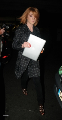 Nicola_Roberts_and_Charlie_outside_Mayfair_hotel_100809_100.jpg