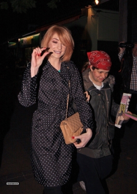 Nicola_Roberts_and_Charlie_outside_Mayfair_hotel_100809_114.jpg