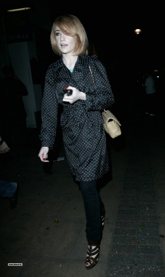 Nicola_Roberts_and_Charlie_outside_Mayfair_hotel_100809_122.jpg